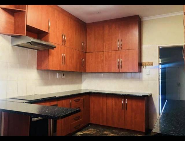 5 BEDROOM HOUSE FOR SALE IN GRASSY PARK